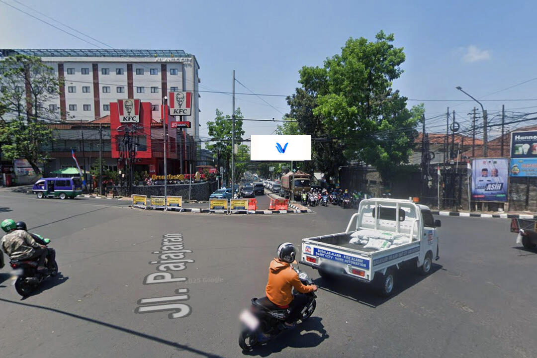 Billboard JL. Pasirkaliki (Istana Plaza), Bandung