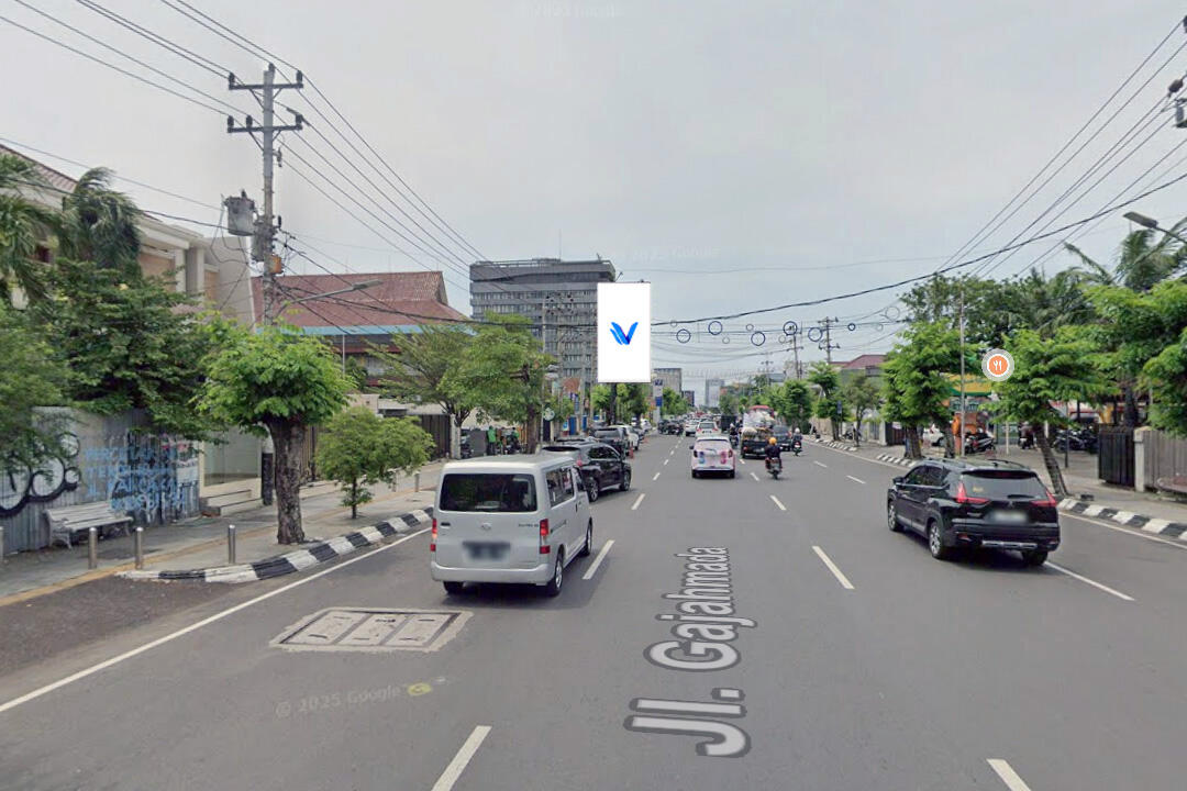 Billboard Jl. Gajahmada Depan Starbucks Gajahmada, Semarang