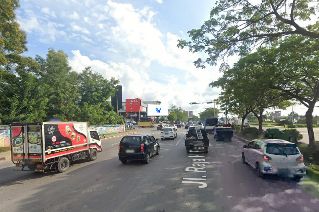 Videotron Jl. Raja H Fisabilillah (Lampu Merah Gelael KFC/Rosedale), Batam
