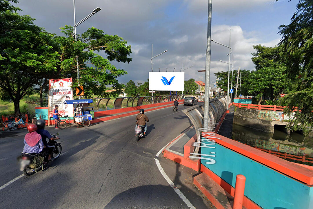 Billboard Jl. Raya Wiyung (Akses Menuju Giant Wiyung), Surabaya