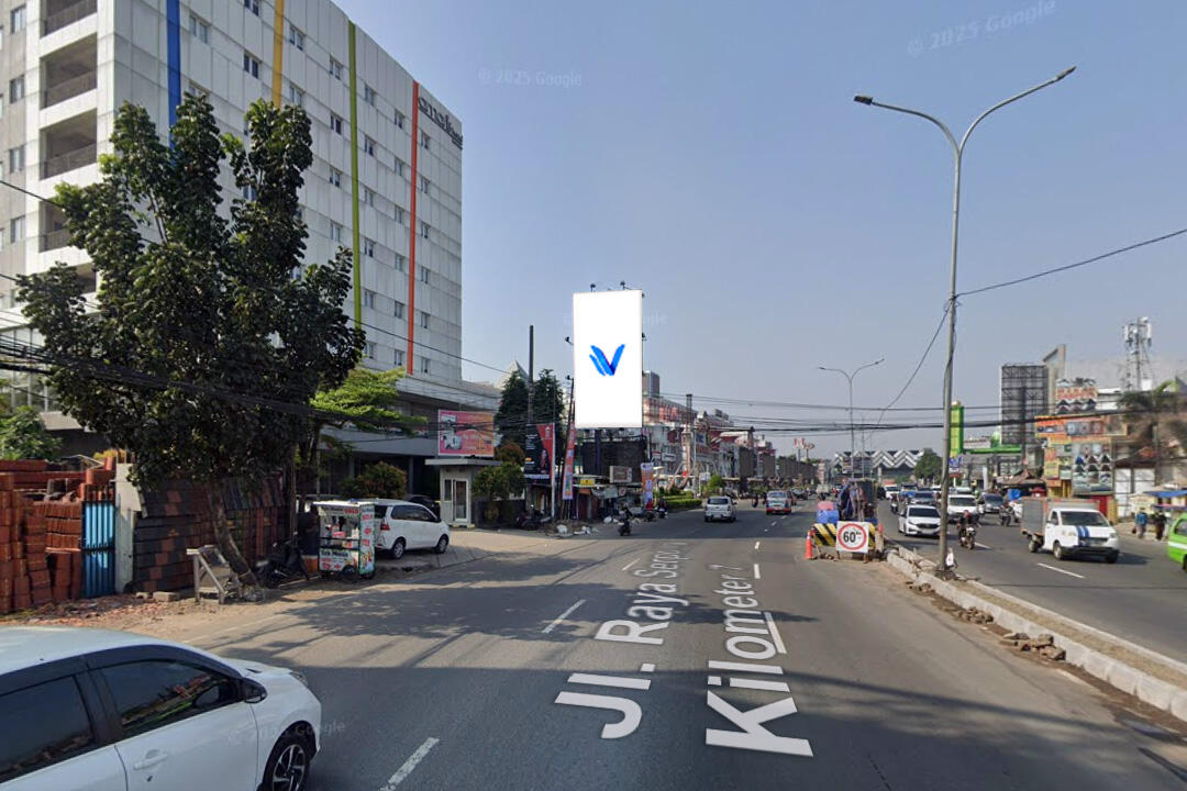Billboard Jl. Raya Serpong (depan Hotel Amaris) setelah WTC Matahari, Tangerang