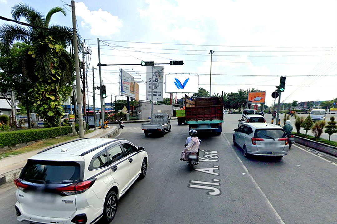 Billboard JL. A. YANI SOLO (depan Terminal Tirtonadi), Solo