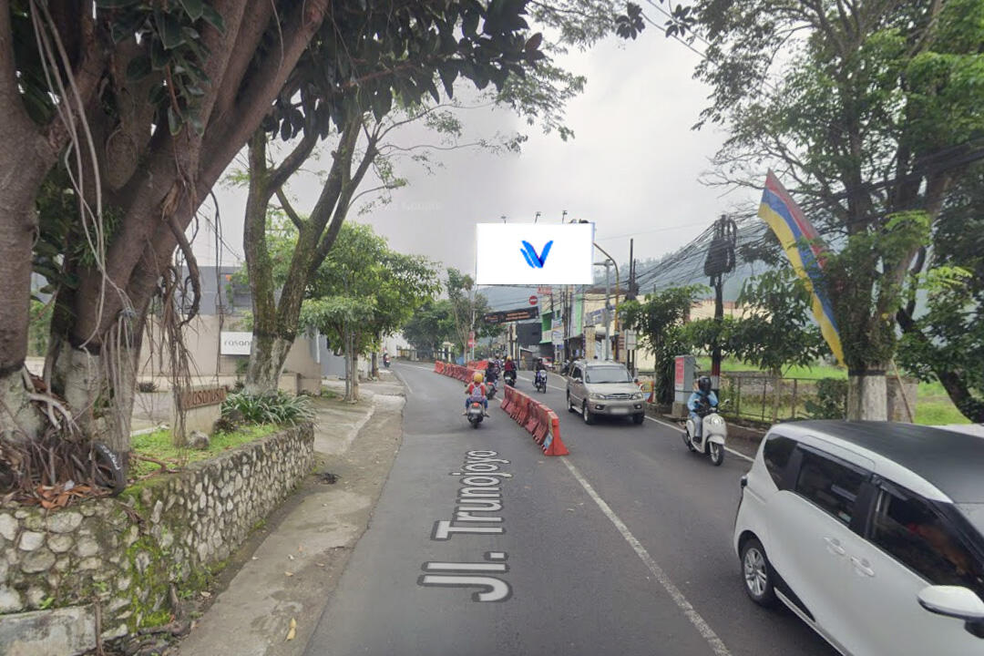 Billboard Jl. Tunojoyo - Songgokerto ( Pertigaan ) Batu, Malang