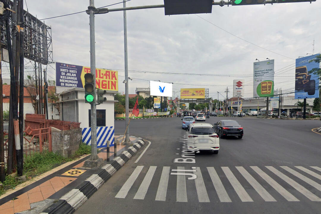 Billboard Jl. Dr. Cipto (Perempatan Milo SMP 2 Semarang), Semarang